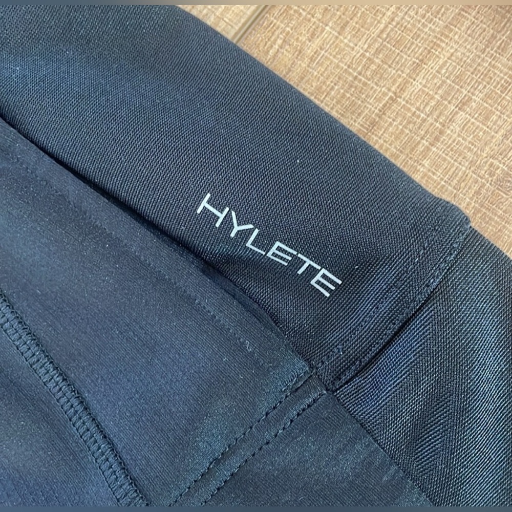 HYLETE: hoodie
medium long sleeve s
Side pockets
designed in California - Picture 8 of 16